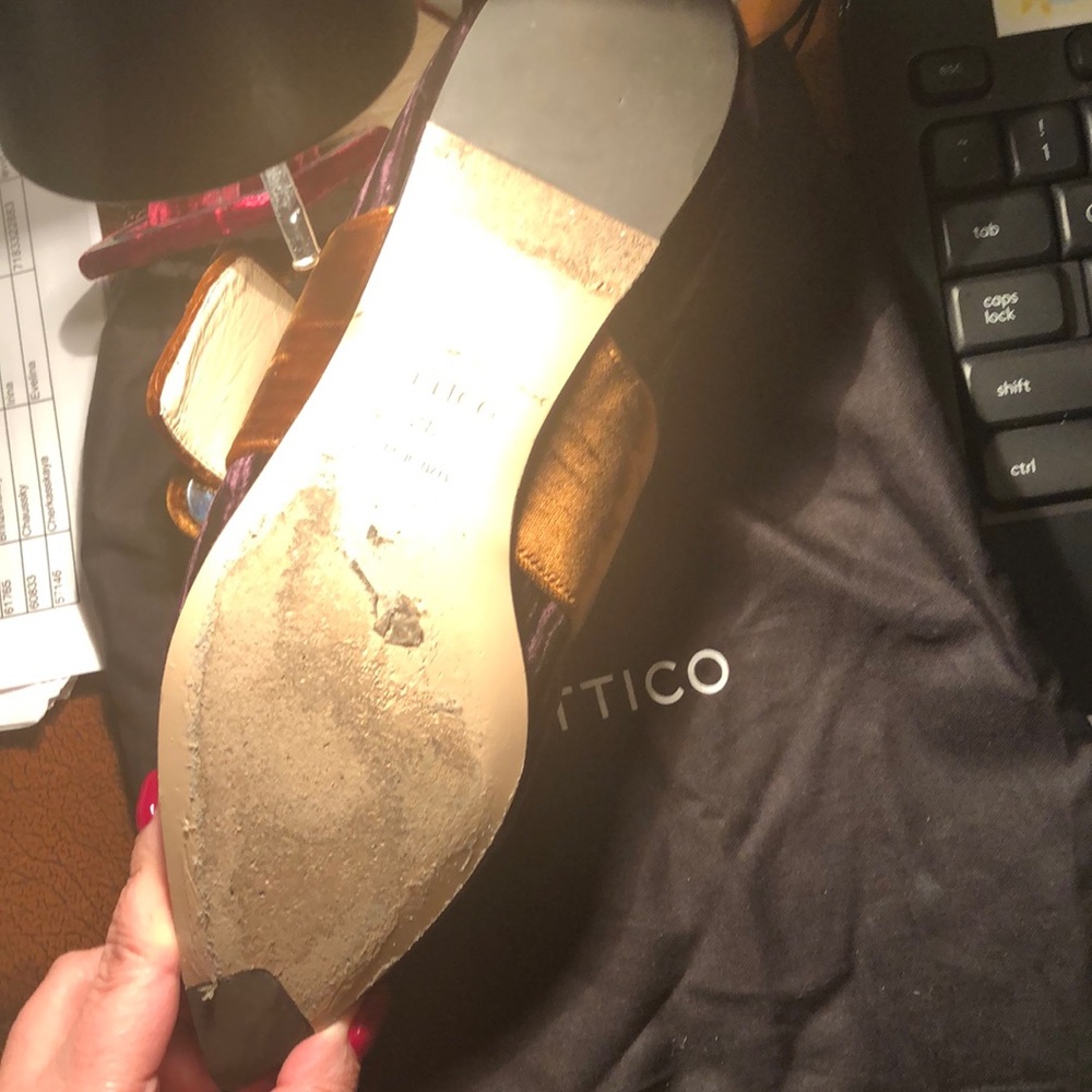 Shoes - Picture 3 of 7